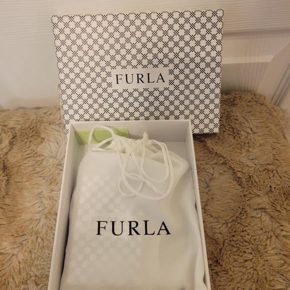 Furla Bi-Fold - Picture 4 of 4